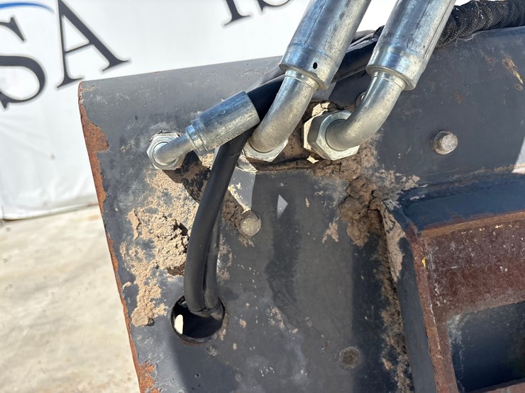 #5461-•-bobcat-24"-fastcut-skid-steer-planer-attachment-image-8