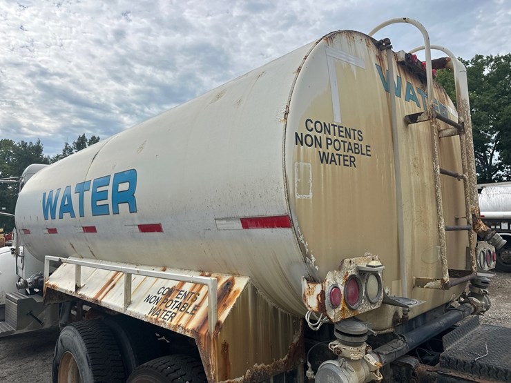 2006-peterbilt-335-image-15