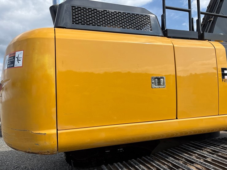 deere-250g-lc-image-14