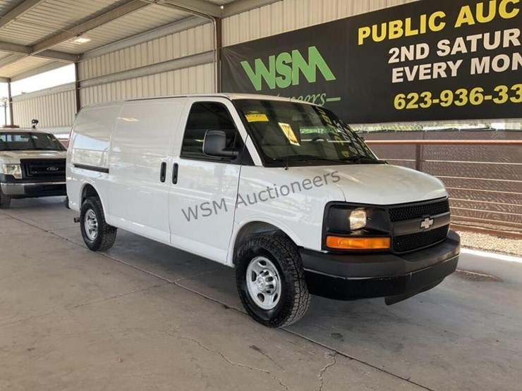 2015-chevrolet-express-3500-image-2
