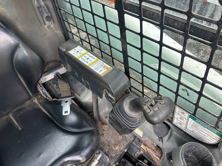 2012-bobcat-s850-image-33