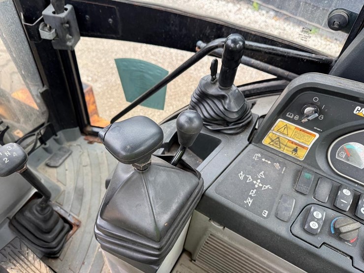 2013-caterpillar-416f-image-25