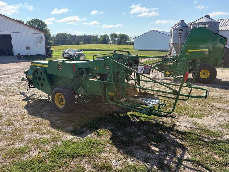 john-deere-338-image-3