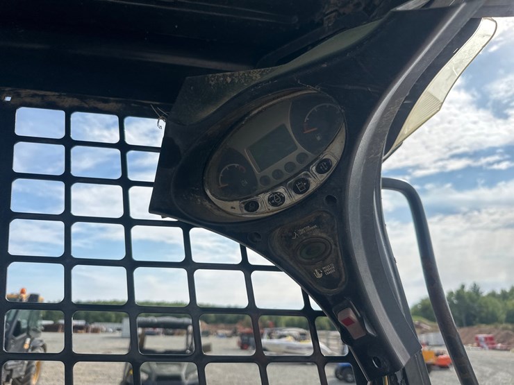 2014-bobcat-t550-image-32
