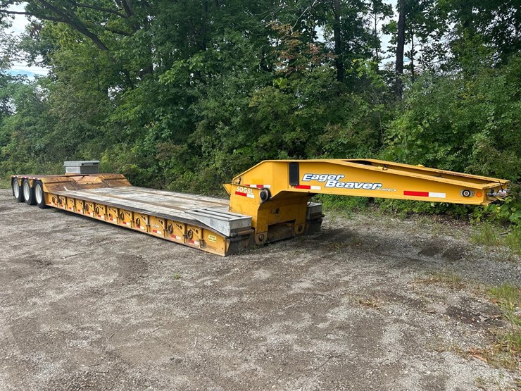 #2676-•-eager-beaver-tri-axle-lowboy-trailer-image-1
