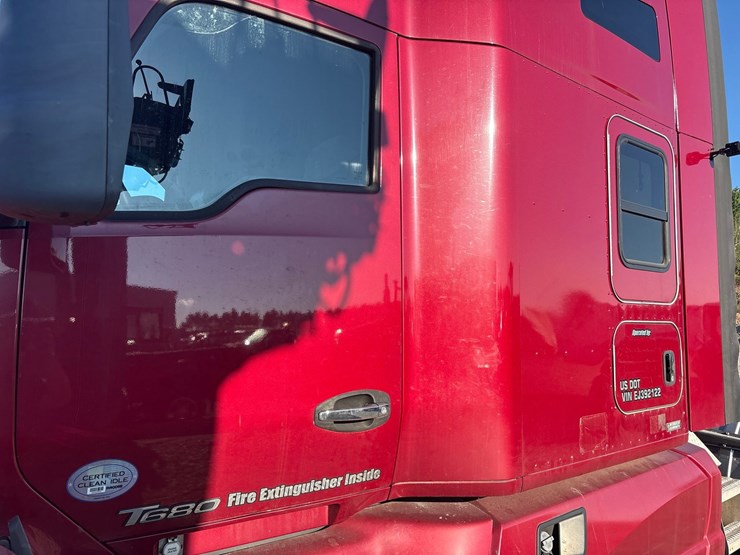 2014-kenworth-t680-image-10