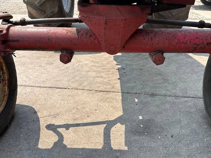 farmall-560-diesel-tractor-image-13