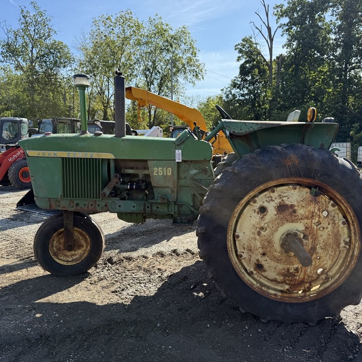 JOHN DEERE 2510