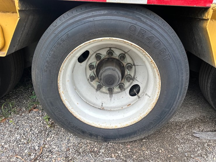#2676-•-eager-beaver-tri-axle-lowboy-trailer-image-28