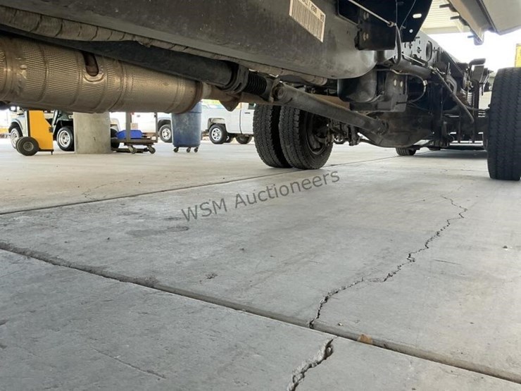 2022-ford-f550-image-24
