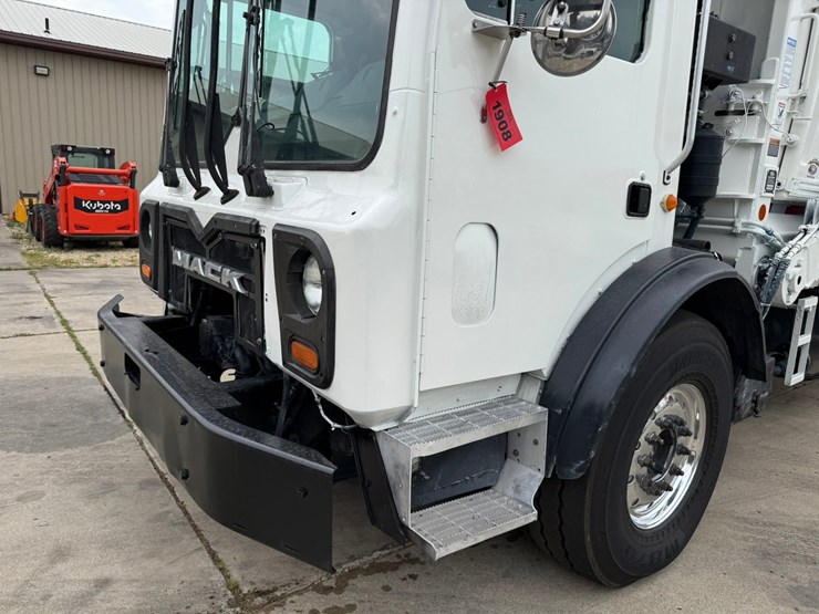 2016-mack-mru613-image-10