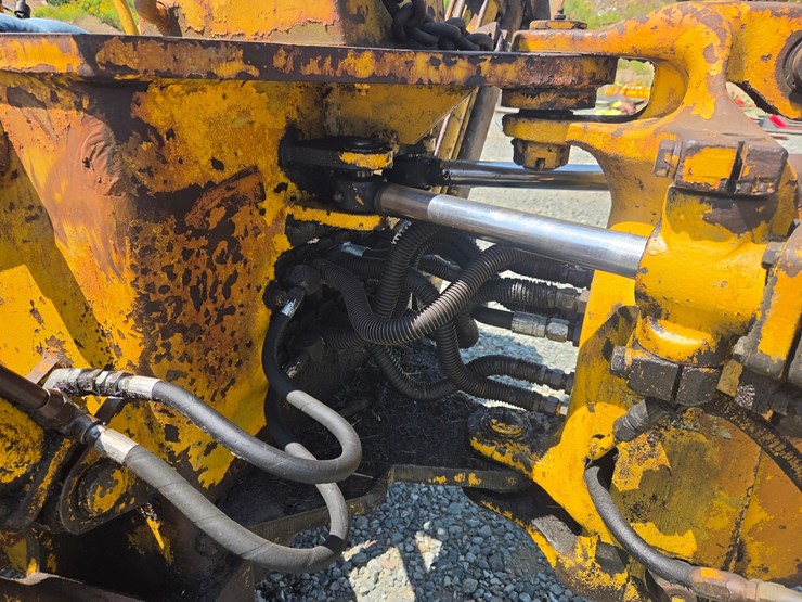 #61410-•-case-w-3-loader-backhoe-image-32
