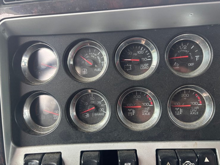 2012-kenworth-w900-image-65