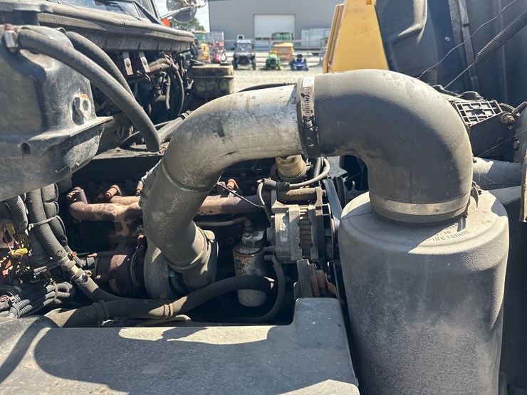 2000-freightliner-fl60-image-50