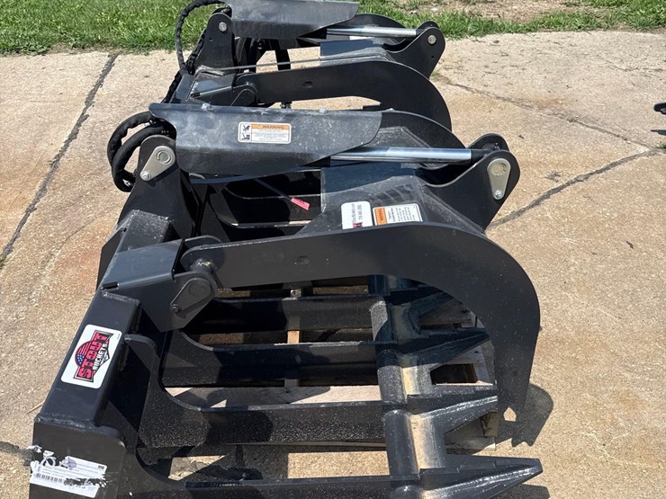 new-stout-84-inch-brush-skidloader-grapple-bucket-image-3
