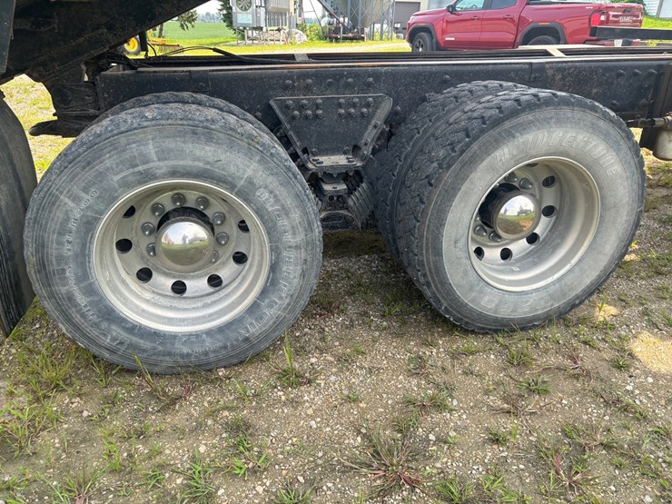 #2289-•-2006-peterbilt-tandem-axle-dump-truck-image-113