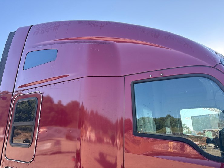 2014-kenworth-t680-image-17