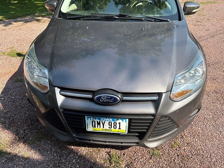 2014-ford-focus-se-car-image-13