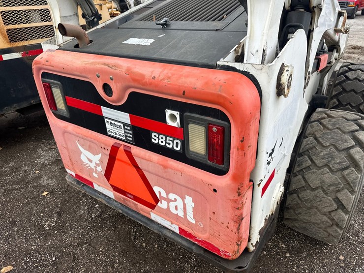 2012-bobcat-s850-image-20