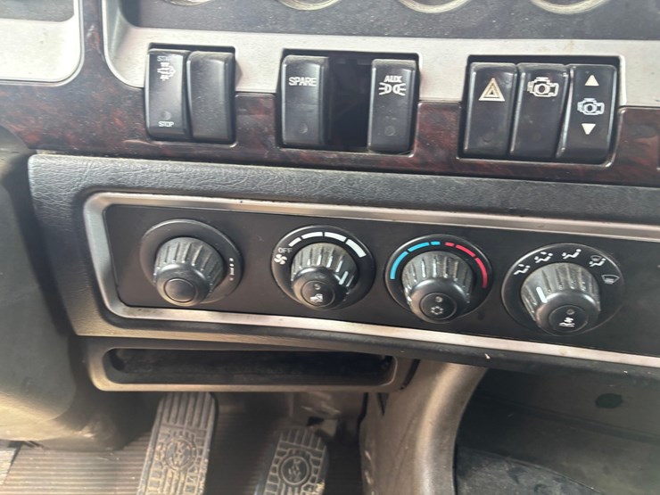 2012-kenworth-w900-image-64