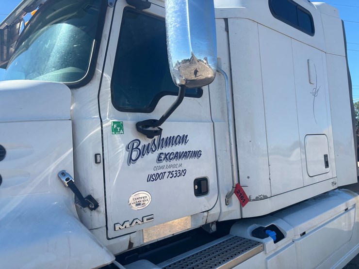 #2161-•-2015-mack-cxu600-sleeper-cab-truck-tractor-image-10