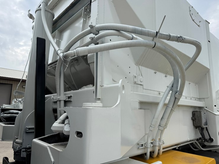 2015-mack-leu613-image-14