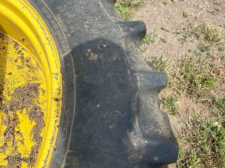 john-deere-8330-image-8