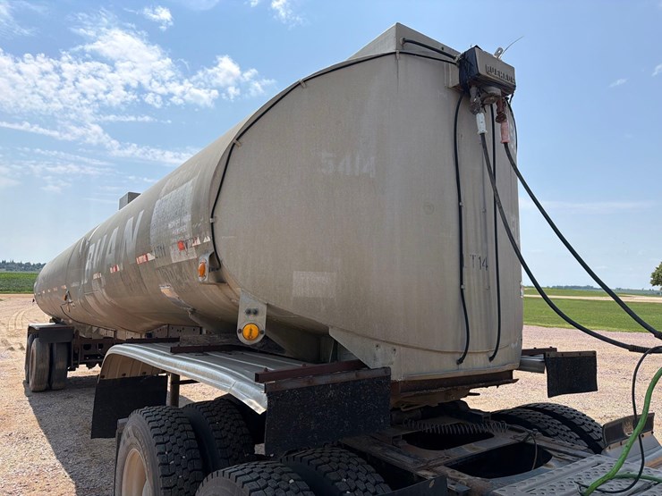 1959-fruehauf-tanker-image-5