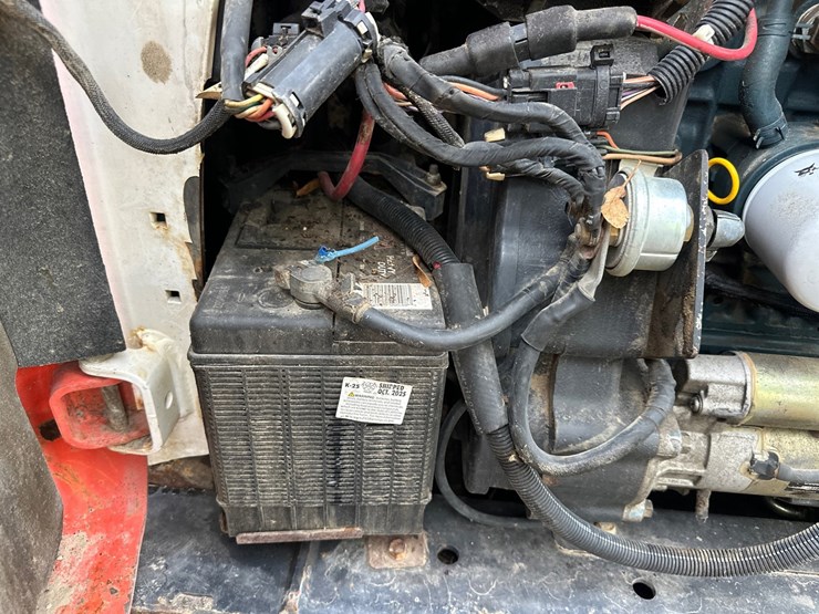 2012-bobcat-s850-image-49