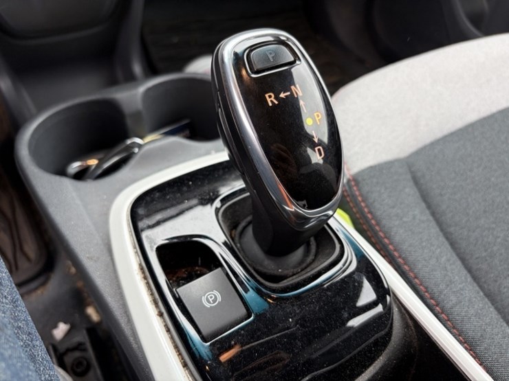 2017-chevrolet-bolt-ev-electric-hatchback-image-27