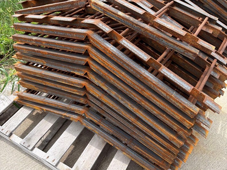 2-pallets-of-v-shaped-grain-bin-supports-image-8