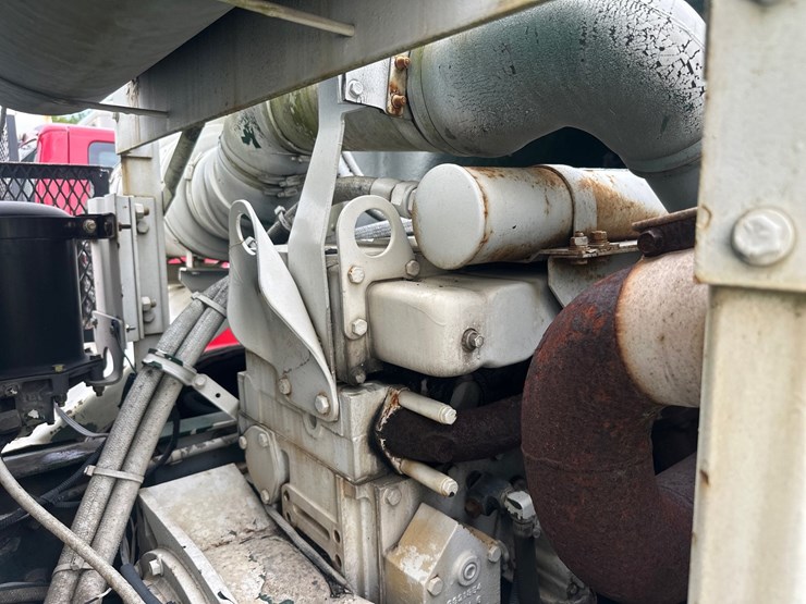 1990-peterbilt-320-image-30