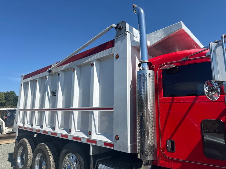 2005-peterbilt-379-image-47