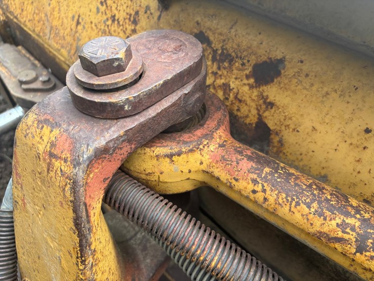 caterpillar-d4h-image-56