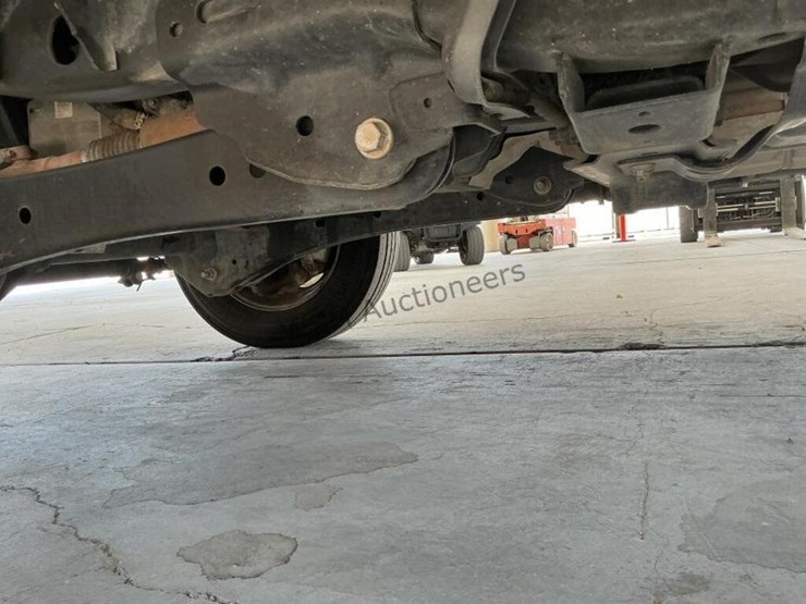 2022-ford-f550-image-23