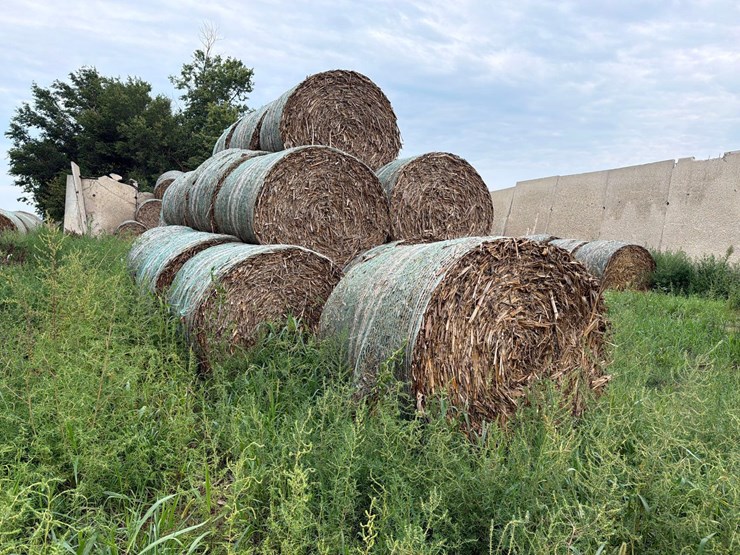 30-corn-stalk-bales-image-1