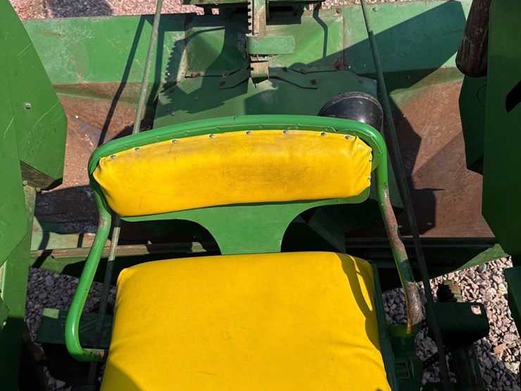 john-deere-630-image-44