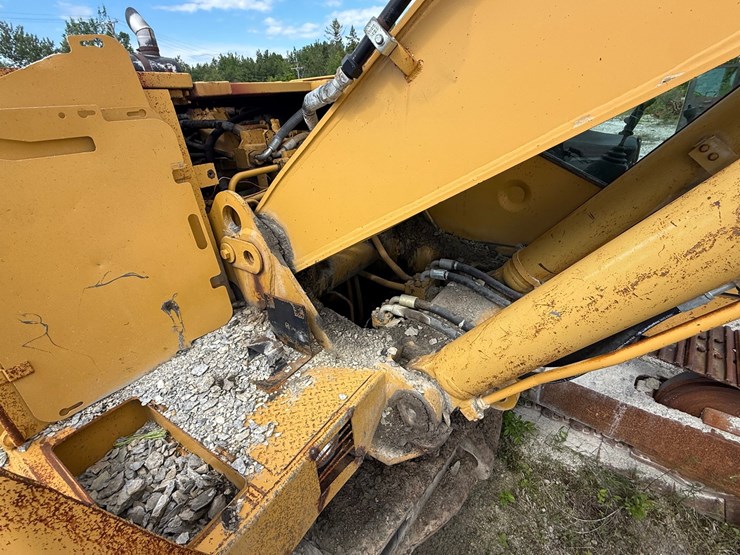 caterpillar-235b-image-24