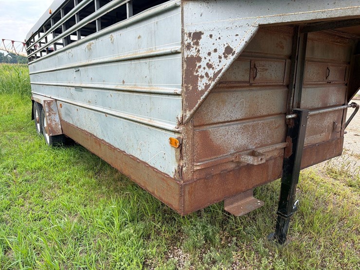 1975-triggs-7ft-x-20ft-gooseneck-livestock-trailer-image-18