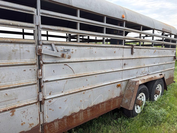 1975-triggs-7ft-x-20ft-gooseneck-livestock-trailer-image-12