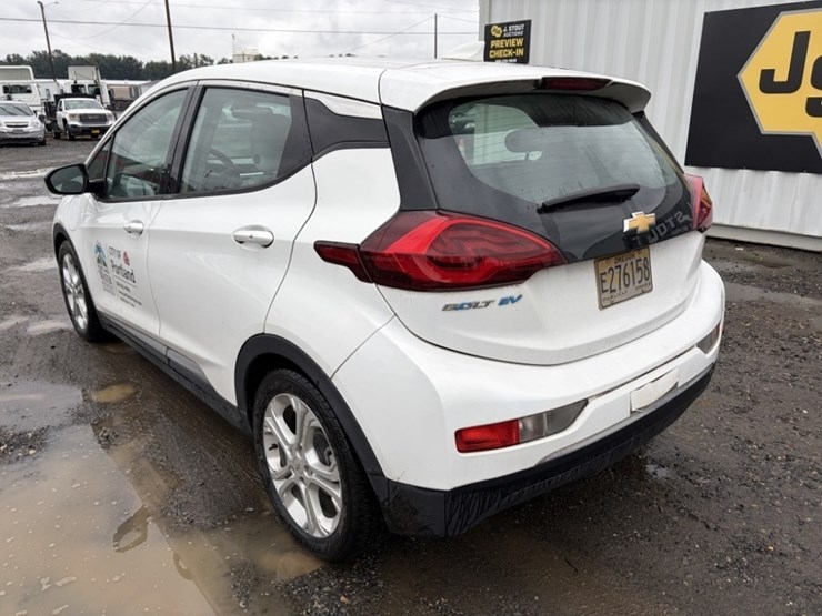 2017-chevrolet-bolt-ev-electric-hatchback-image-6