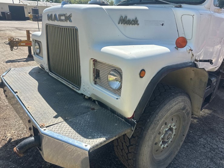 mack-dm685s-image-9