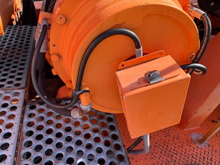#2470-•-2002-tor-truck-dr-4280-crane-truck-image-145