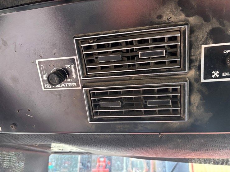 1983-massey-ferguson-4900-image-60