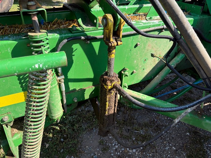 john-deere-338-image-21