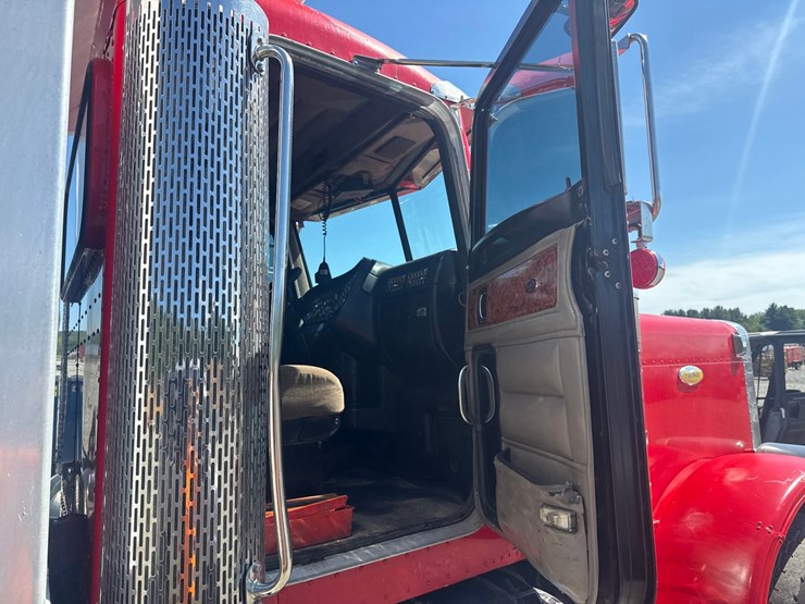 2005-peterbilt-379-image-55