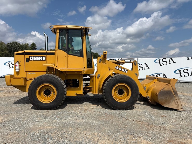 deere-444h-image-6