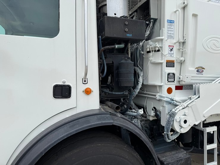 2016-mack-mru613-image-12