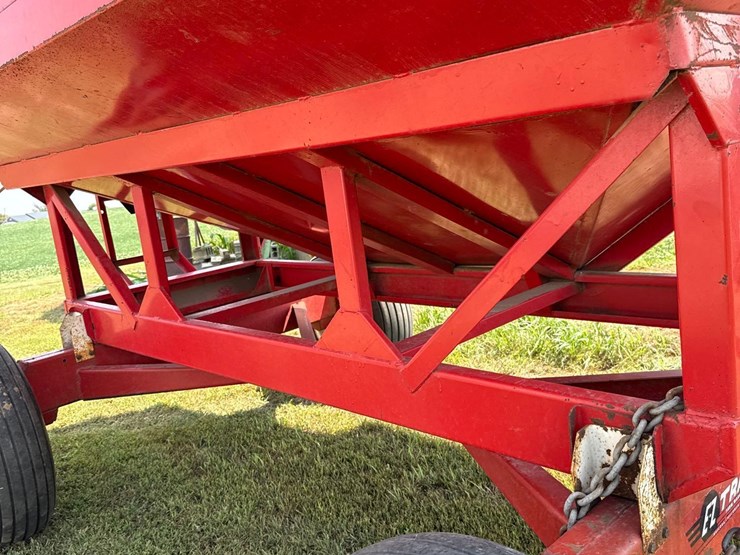 ez-flow-250bu-gravity-wagon-image-16