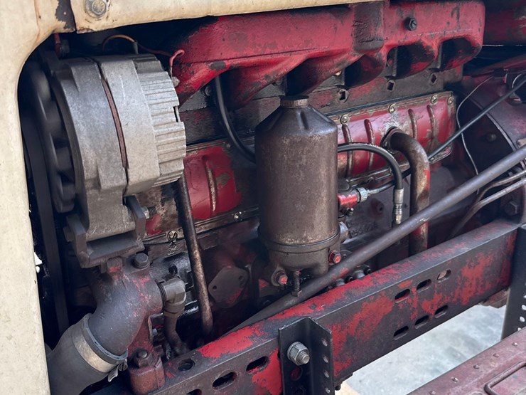 farmall-560-diesel-tractor-image-20